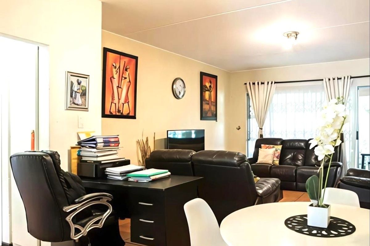 Townhouse For Sale In Midrand - Photo 4