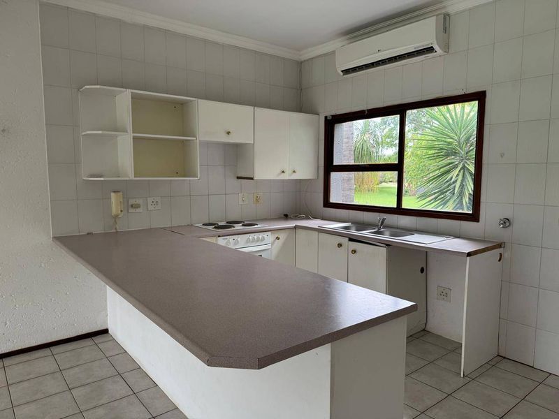 Townhouse Rental Monthly In Hartbeespoort - Photo 2