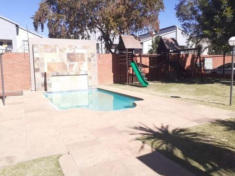 Townhouse For Sale In Randburg - Photo 6
