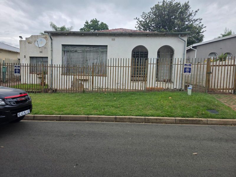 House For Sale In Johannesburg - Photo 2