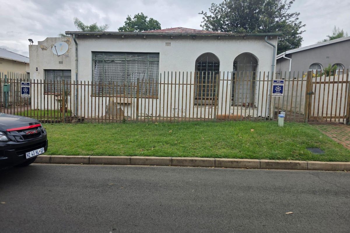 House For Sale In Johannesburg - Photo 2