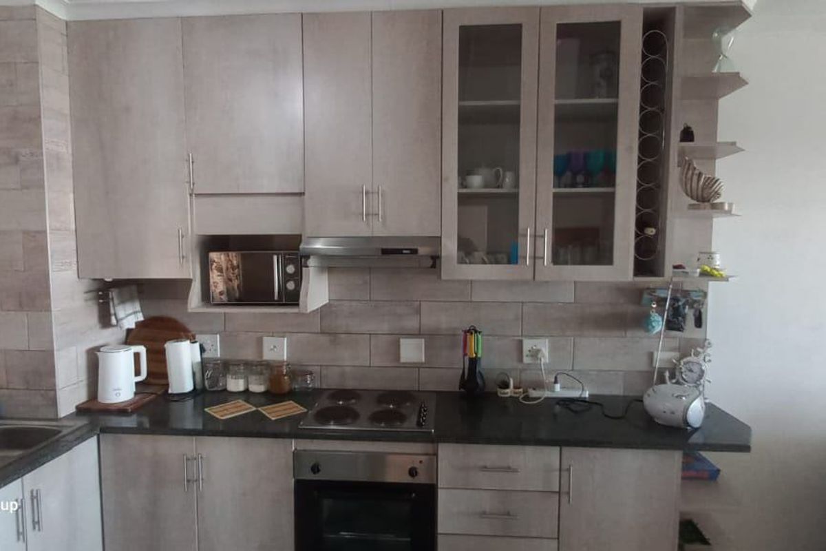 Apartment For Sale In Margate - Photo 3