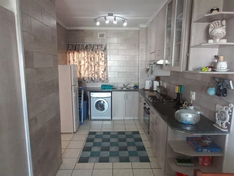 Apartment For Sale In Margate - Photo 4