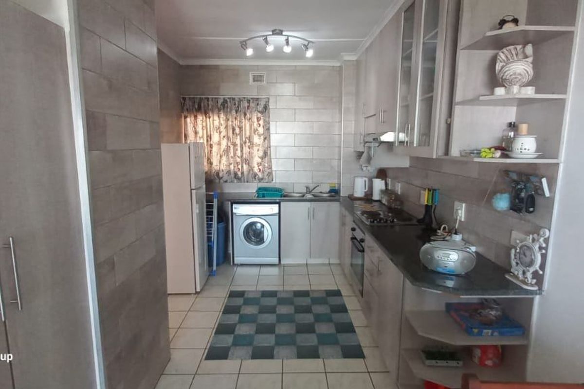 Apartment For Sale In Margate - Photo 4