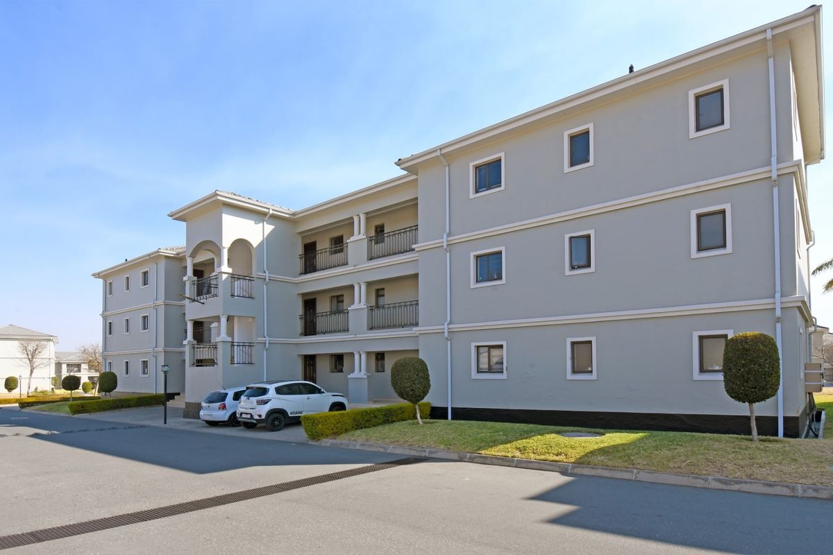 Apartment Rental Yearly In Randburg - Photo 2