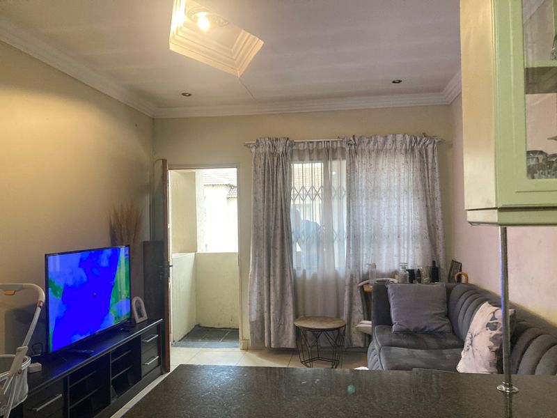 Apartment For Sale In Germiston - Photo 6