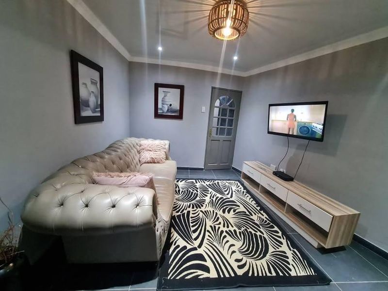 Apartment Rental Monthly In Roodepoort - Photo 6