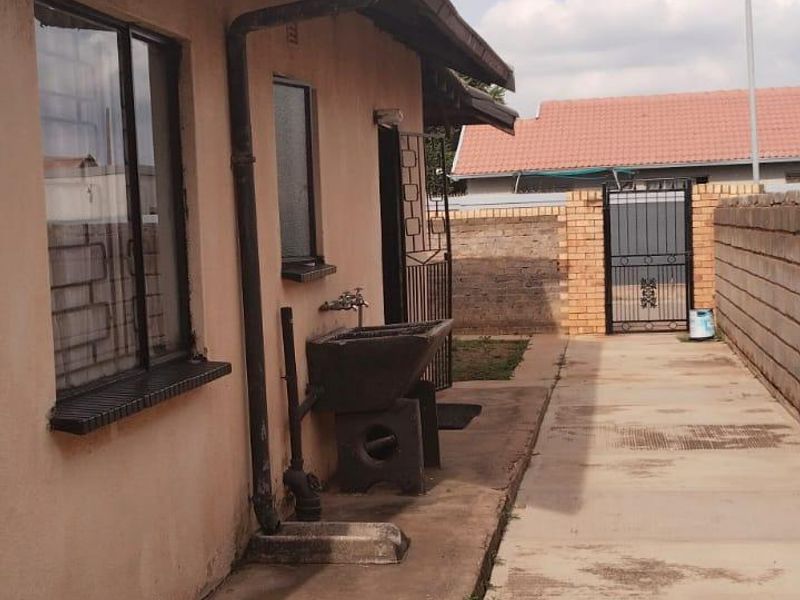 House For Sale In Soweto - Photo 6
