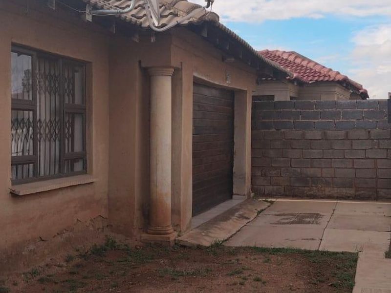 House For Sale In Soweto - Photo 2