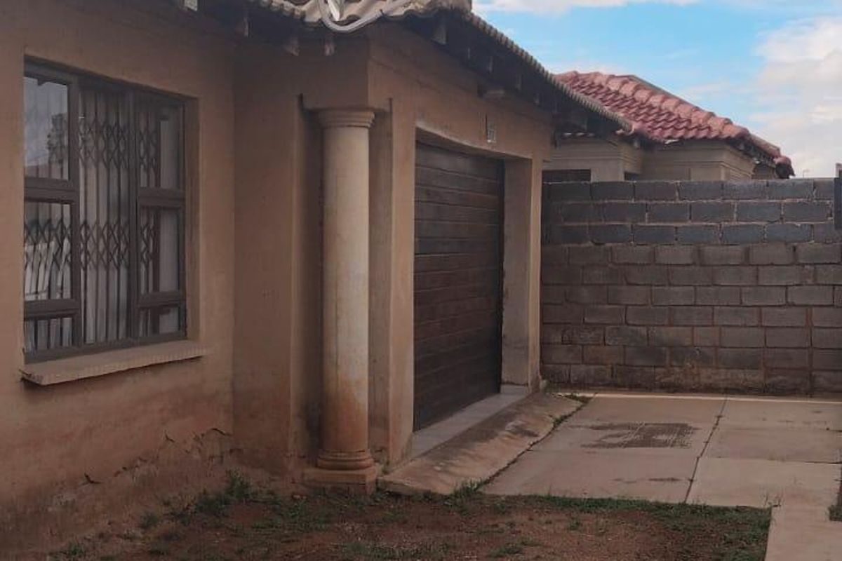 House For Sale In Soweto - Photo 2