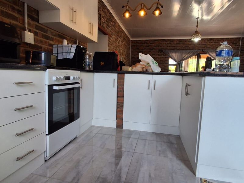 House For Sale In Port Edward - Photo 3