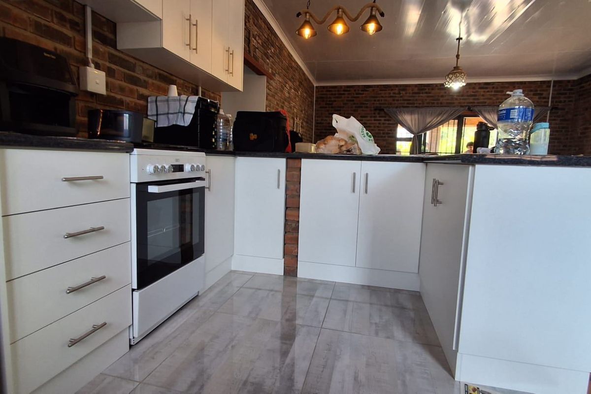 House For Sale In Port Edward - Photo 3