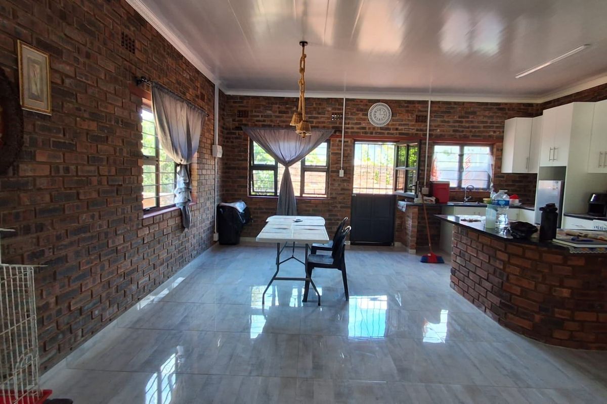 House For Sale In Port Edward - Photo 2