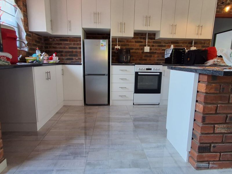 House For Sale In Port Edward - Photo 1
