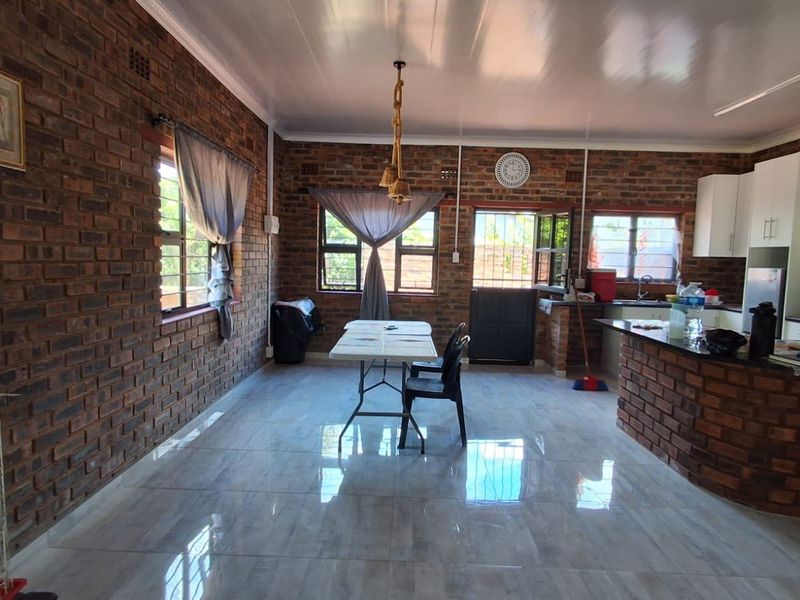 House For Sale In Port Edward - Photo 4
