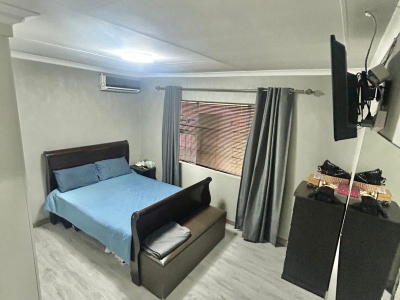 House Pending Sale In Midrand - Photo 9