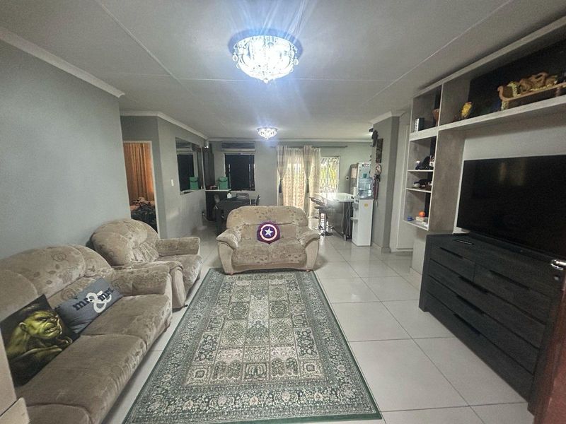 House Pending Sale In Midrand - Photo 8
