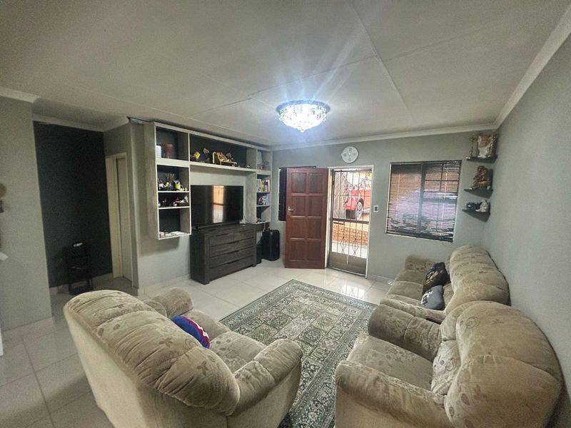 House Pending Sale In Midrand - Photo 7