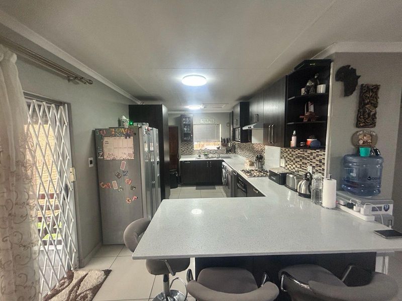 House Pending Sale In Midrand - Photo 3