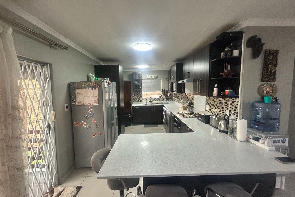 House Pending Sale In Midrand - Photo 3