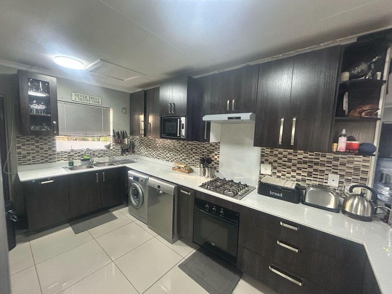 House Pending Sale In Midrand - Photo 2