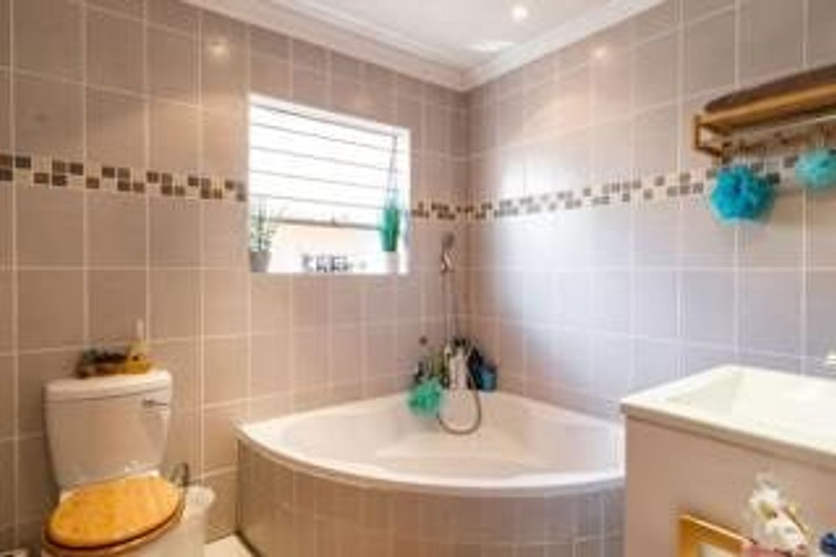 Townhouse For Sale In Kempton Park - Photo 5