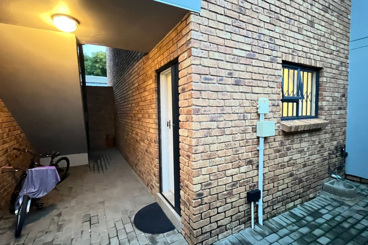 Apartment For Sale In Benoni - Photo 3