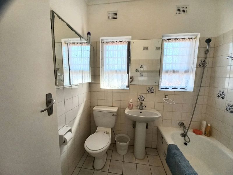 Townhouse For Sale In Margate - Photo 6