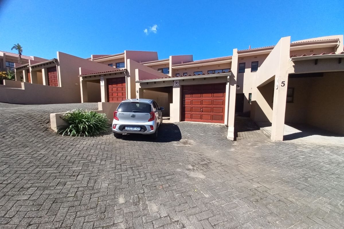 Townhouse For Sale In Margate - Photo 2