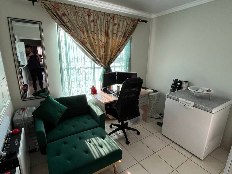Apartment For Sale In Benoni - Photo 4