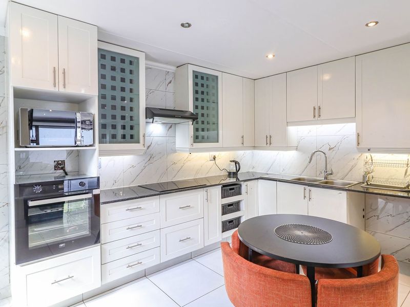 Cluster For Sale In Sandton - Photo 7