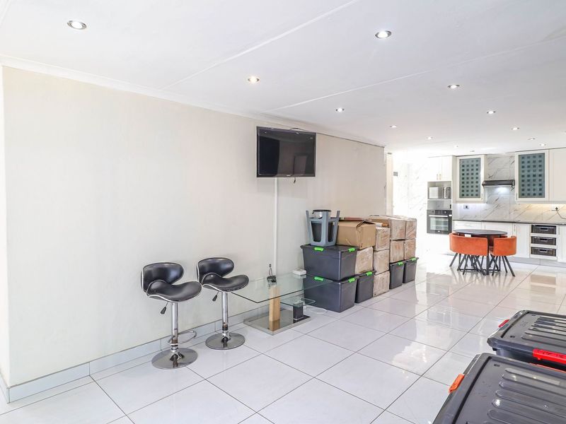 Cluster For Sale In Sandton - Photo 5
