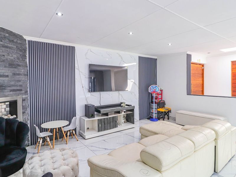 Cluster For Sale In Sandton - Photo 3