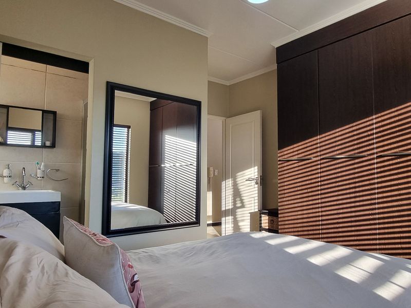 Townhouse For Sale In Johannesburg - Photo 8