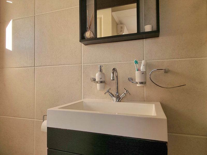 Townhouse For Sale In Johannesburg - Photo 7