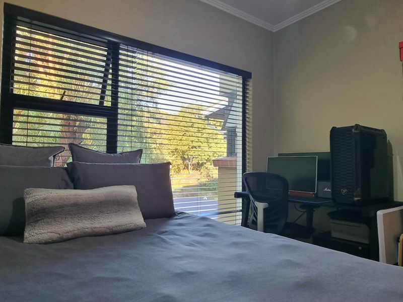 Townhouse For Sale In Johannesburg - Photo 3