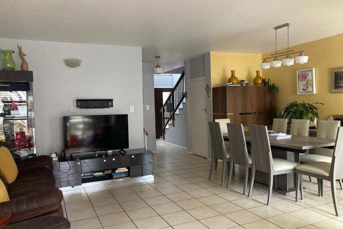 Apartment For Sale In Bedfordview - Photo 4