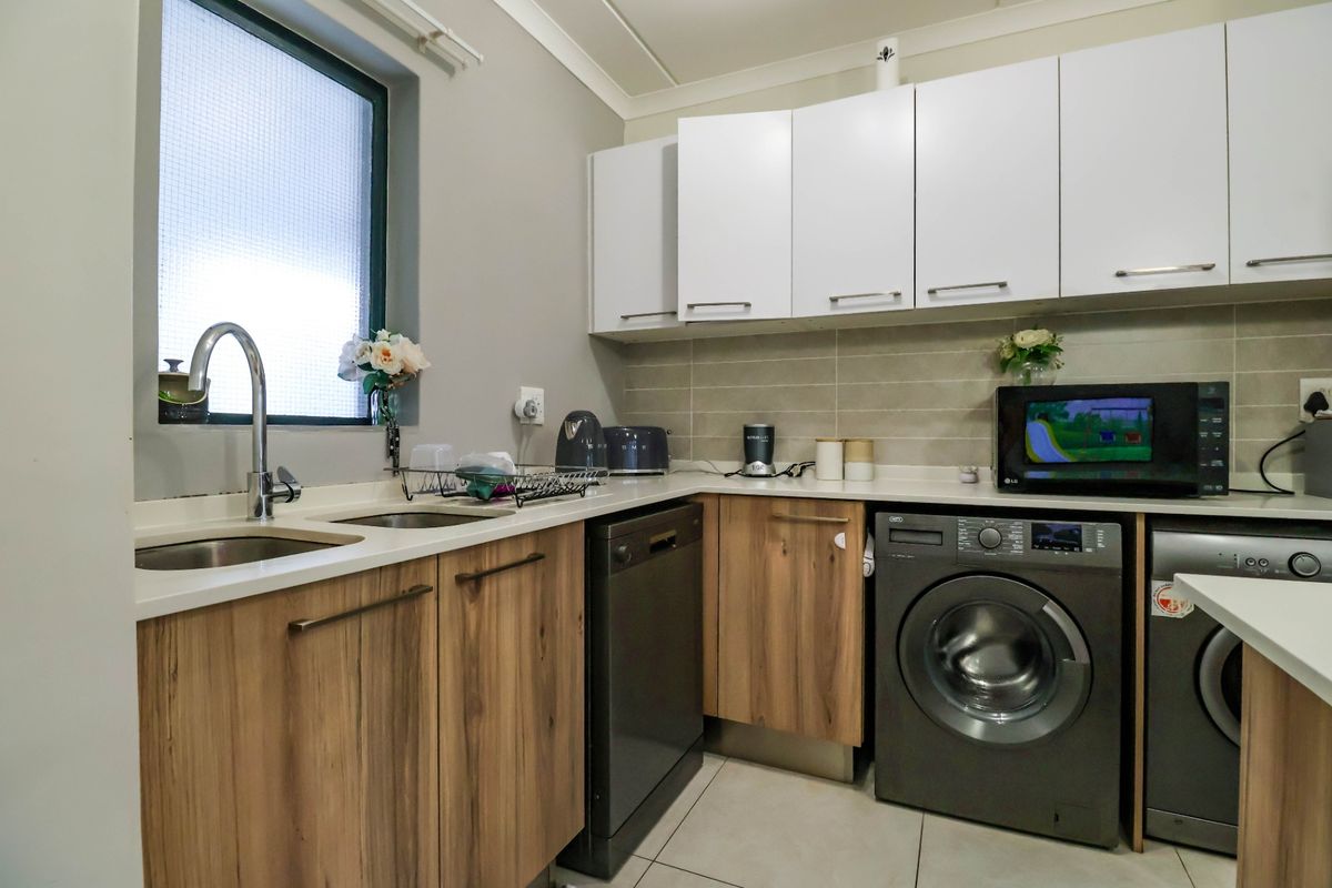 Apartment For Sale In Edenvale - Photo 3