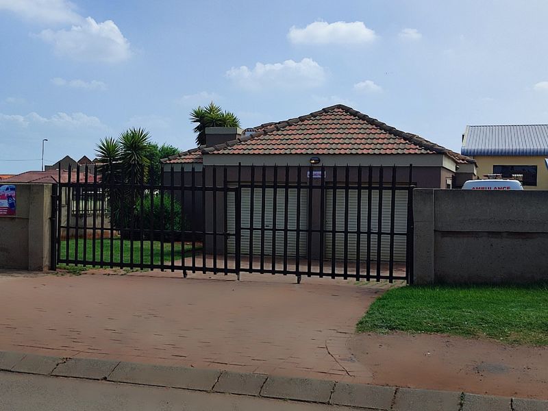 House For Sale In Boksburg - Photo 4