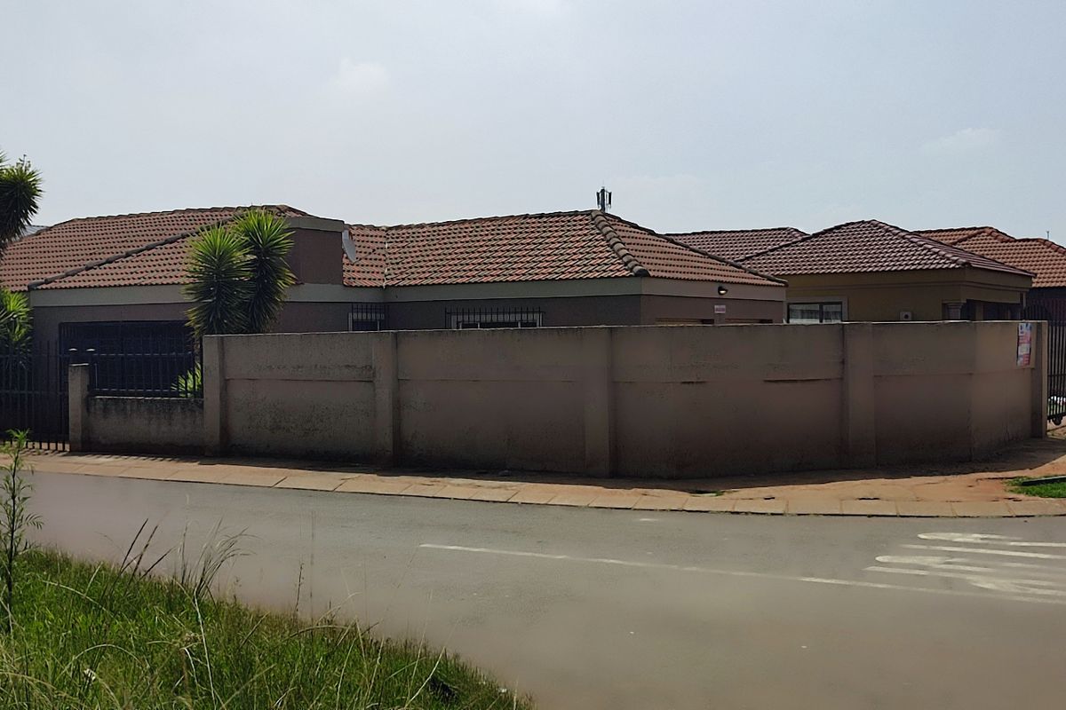 House For Sale In Boksburg - Photo 2