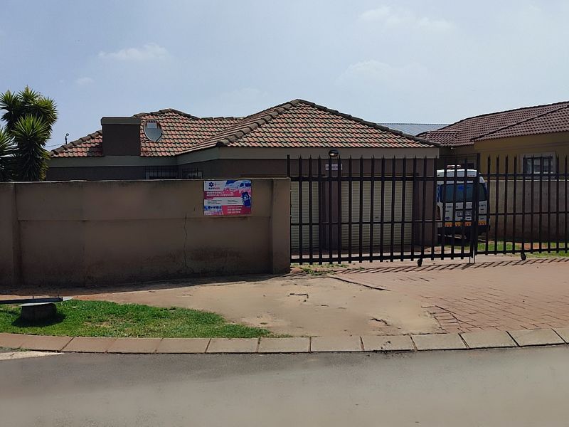 House For Sale In Boksburg - Photo 3