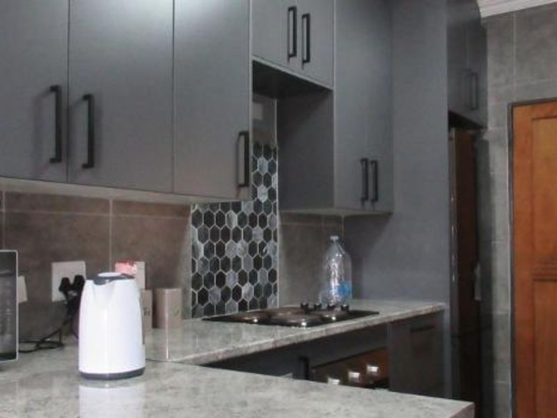 Apartment For Sale In Germiston - Photo 2