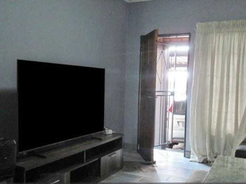 Apartment For Sale In Germiston - Photo 5