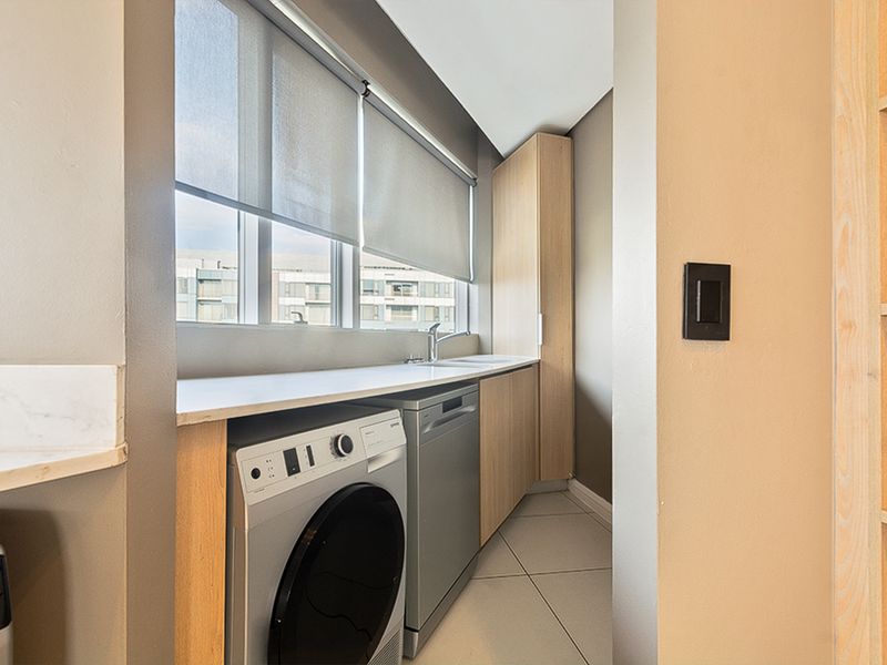 Apartment Rental Monthly In Sandton - Photo 10