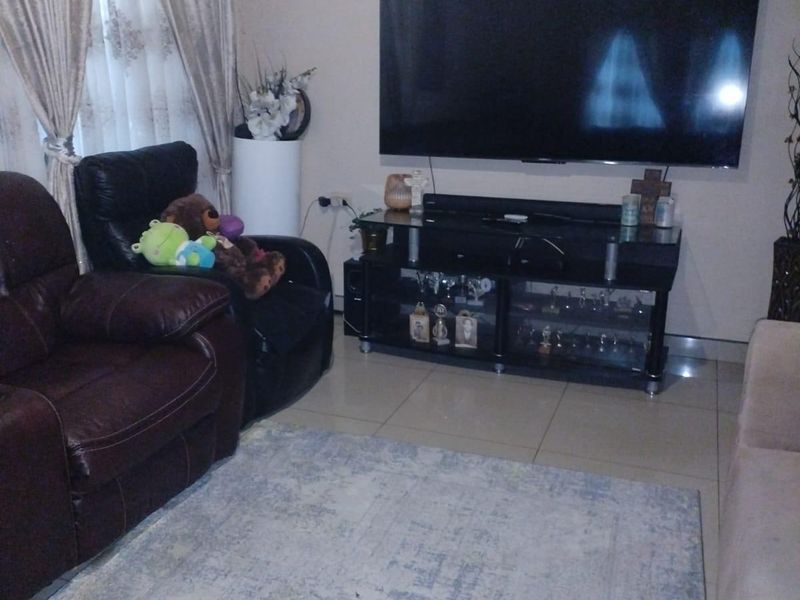 House For Sale In Phoenix - Photo 4