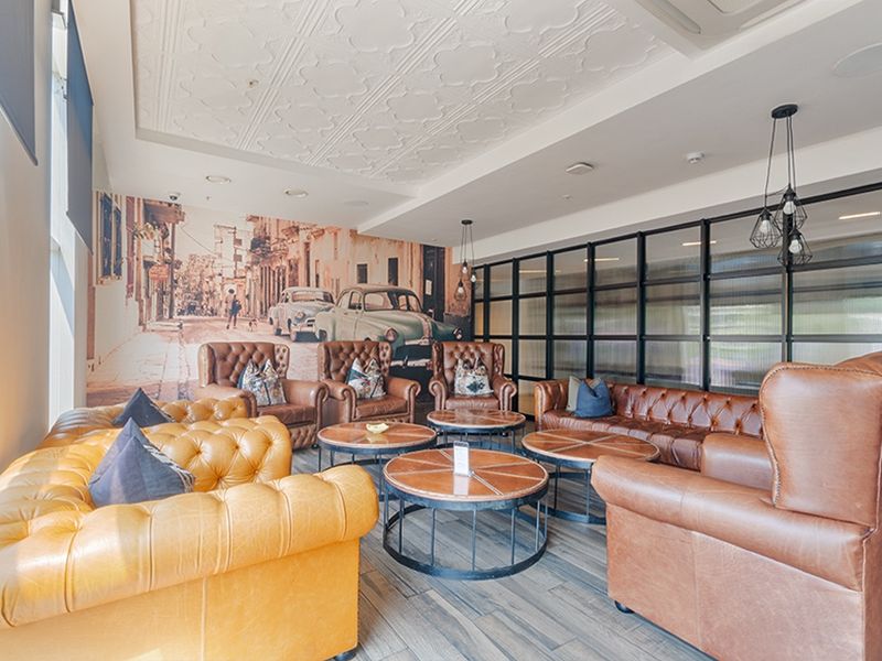 Apartment Rental Monthly In Sandton - Photo 4