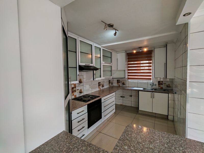 Townhouse Rental Monthly In Midrand - Photo 5
