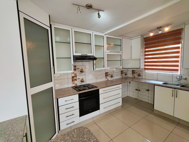 Townhouse Rental Monthly In Midrand - Photo 6
