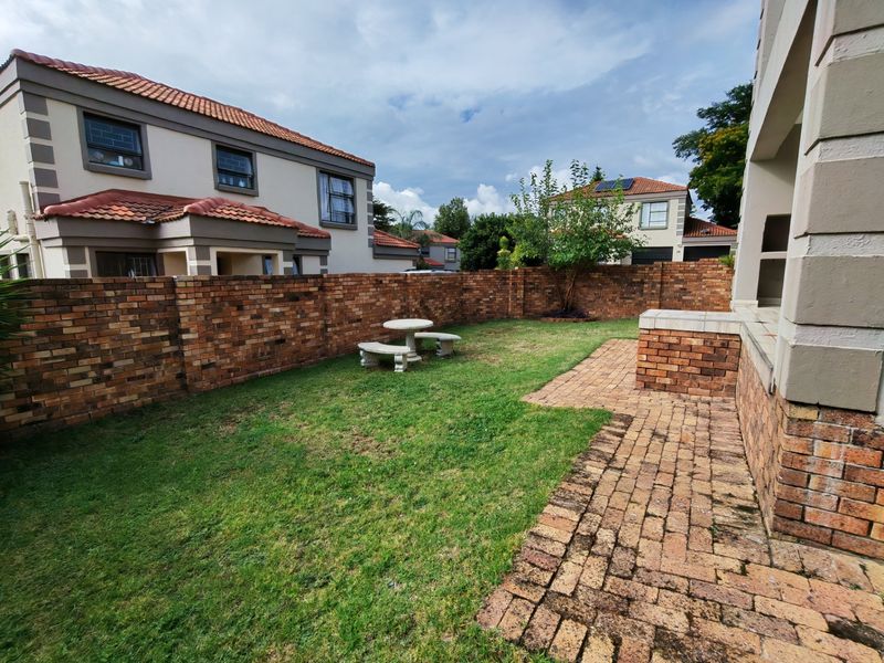 Townhouse Rental Monthly In Midrand - Photo 3