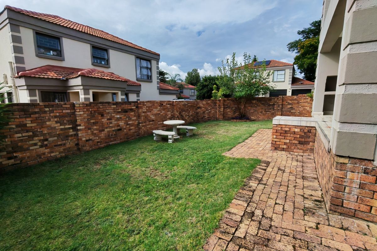 Townhouse Rental Monthly In Midrand - Photo 3